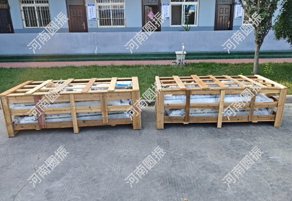 江蘇省無錫市2臺(tái)繃網(wǎng)機(jī)發(fā)貨